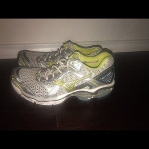 Mizuno Wave Creation 11